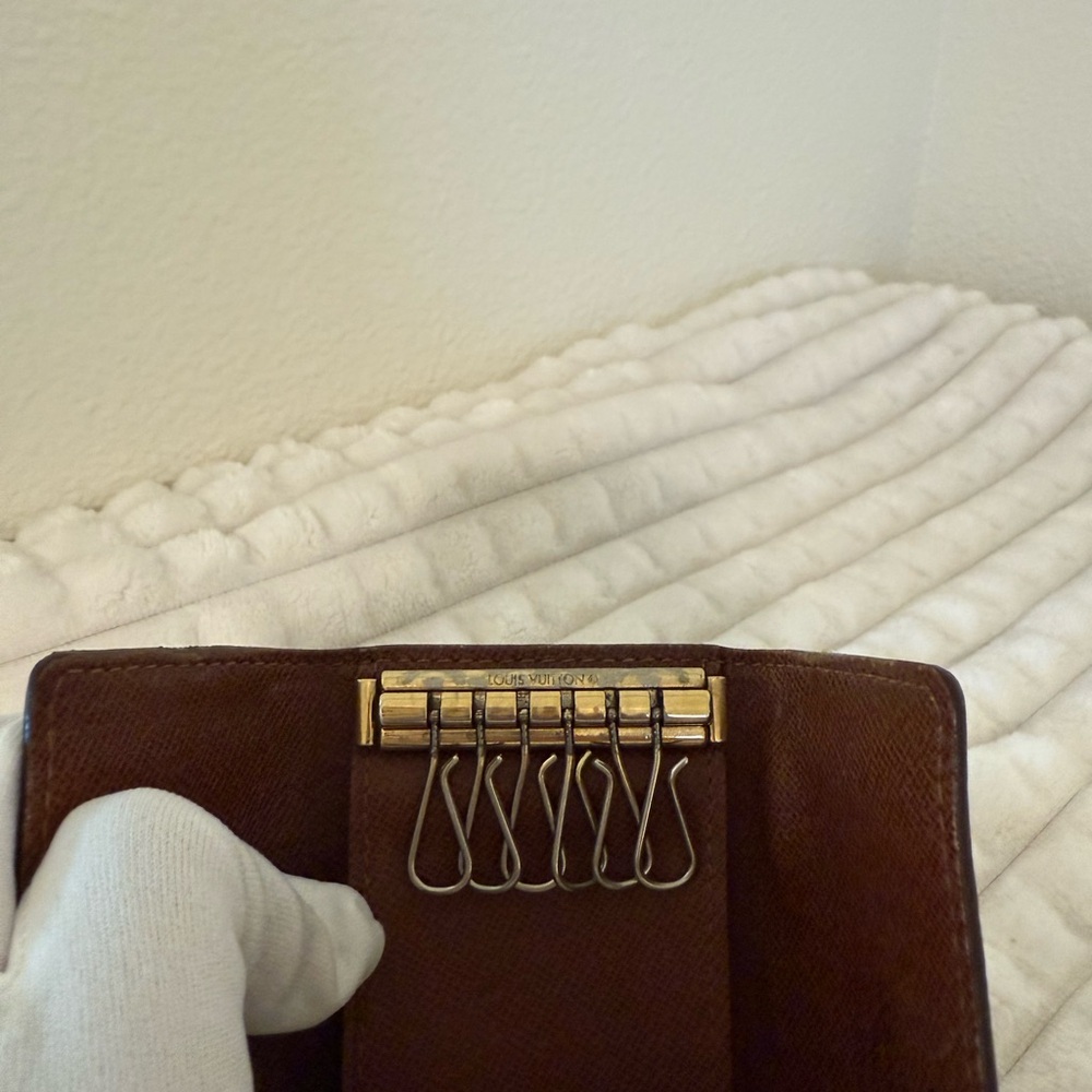 Louis Vuitton monogram 6 key holder - Picture 8 of 8